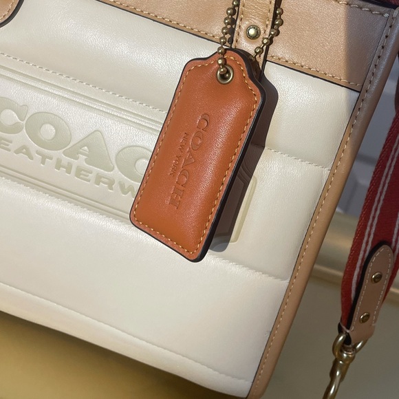 ❌SOLD❌BNWT Gorgeous Coach Field 22 (Colorblock)- BNWT - Picture 7 of 13